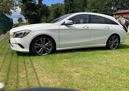 Mercedes-Benz CLA 200 Shooting Brake CLA 200 d 4MATIC DCT ...