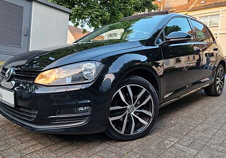 VW Golf Volkswagen 1.2 TSI DSG CUP PANO NAVI SHZ PDC Park Assi