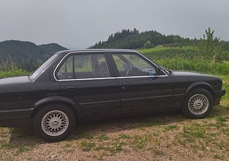 BMW E30 320i