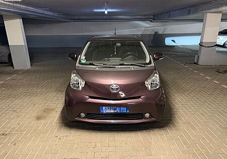 Toyota iQ + 1,33-l-Dual-VVT-i +