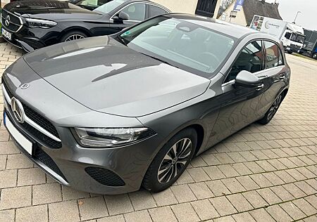 Mercedes-Benz A 180 Anhängerkupplung MJ 2025