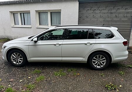 VW Passat Volkswagen 2.0 TDI SCR DSG Trendline Trendline