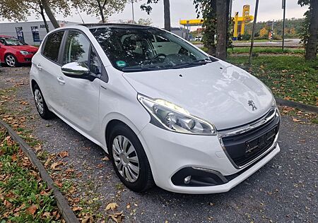 Peugeot 208 Style /5.Türen/Panorama / Klima