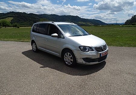 VW Touran Volkswagen 7 Sitzer Klima Navi AHK Sitzhzg. Tempom.