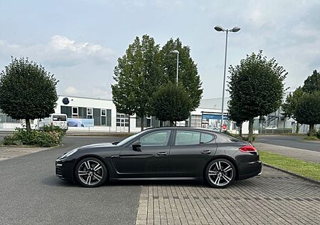 Porsche Panamera Panamera4 FACELIFT,BOSE,PCM,STANDHEIZUNG,KEYLESS