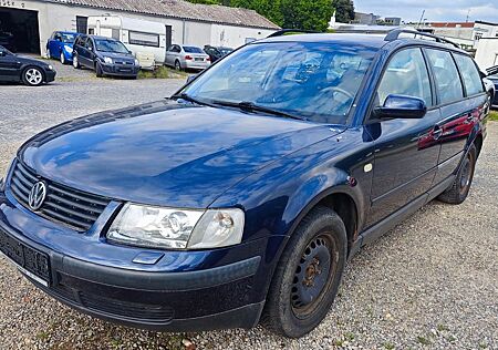VW Passat Variant Volkswagen Variant 2.3 VR5 Trendline (Ersatzteilträger)