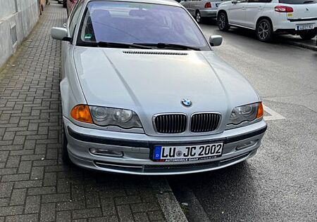 BMW 330i -