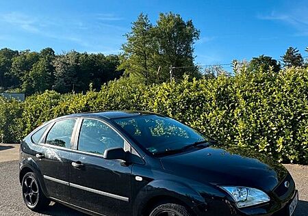Ford Focus 1.6 2005 mit neue TUV