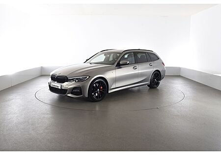 BMW 320 d xDrive Touring M Sport Harman Kadron Head