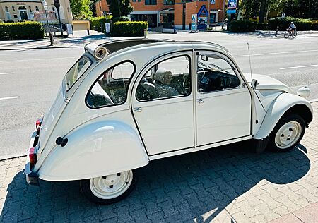Citroën 2 CV Schneeweiße Traum-Ente 6 Club