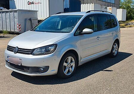 VW Touran Volkswagen 1.6 TDI DSG BMT 7Sitze, Xenon,Navi,Kamera