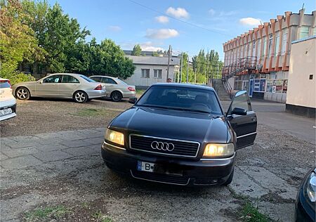Audi A8 4.2 tiptronic quattro -