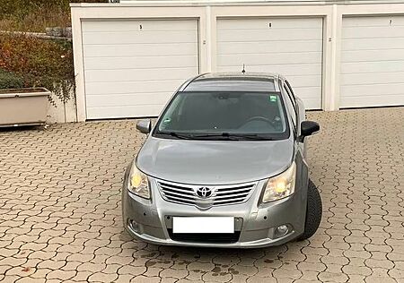 Toyota Avensis Combi Executive 2.2 D-4D Automatik E...