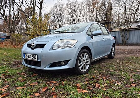 Toyota Auris 1.6-l-Dual-VVT-i Team Team