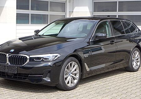 BMW 530e xDrive Touring/Leder/el. Komfortsitze/PanoD