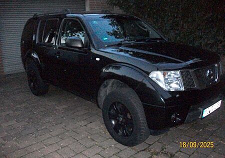 Nissan Pathfinder 2.5 dCi AHK Tüv 04.2027
