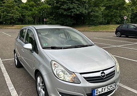 Opel Corsa D 1.2 4/5 Türer TÜV Neu!!! Guter Zustand