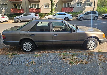 Mercedes-Benz E 230