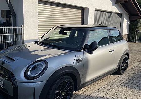 Mini Cooper SE Classic Trim Premium Extra Paket