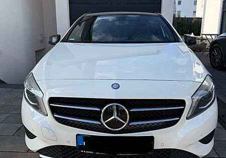 Mercedes-Benz A 200 d 4MATIC Urban DCT