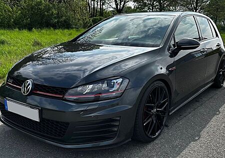 VW Golf Volkswagen 2.0 TSI DSG BMT GTI GTI