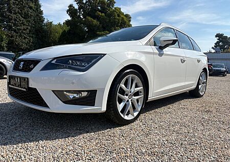Seat Leon ST FR*PANO*LEDER*NAVI*LED*AHK*PDC VO+HI*SHZ
