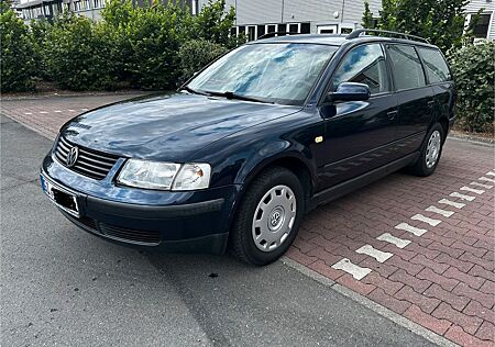 VW Passat Variant Volkswagen 1.6 Basis