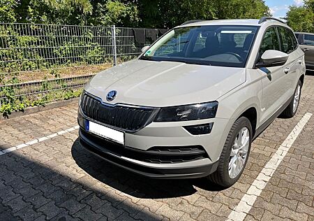 Skoda Karoq 1.5l TSI NAVI/PDC/SHZ/AHK/AppleCar/8Fach18