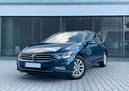 VW Passat Variant Volkswagen Business 2.0 | AHK
