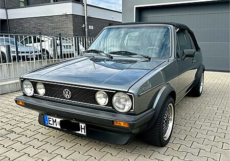 VW Golf Volkswagen 1 Cabrio Erdbeerkörbchen Oldtimer