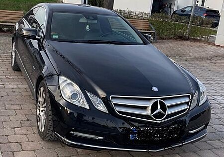 Mercedes-Benz E 250 Coupé CGI BlueEFFICIENCY AVANTG....