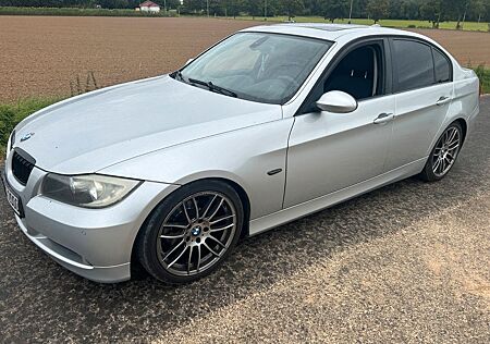 BMW 320i - Limousine, Klima, TÜV, Navi...