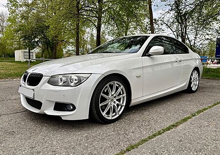 BMW 320i Coupé M Sport Schiebedach 8-Fach Bereift