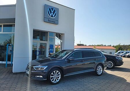 VW Passat Variant Volkswagen Passat Highl Standhz. AHK NAVI LED Panoramadach