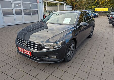 VW Passat Volkswagen **MASSAGE+NAVI+SITZHEIZUNG**