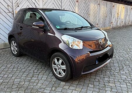 Toyota iQ + 1,0-l-VVT-i +