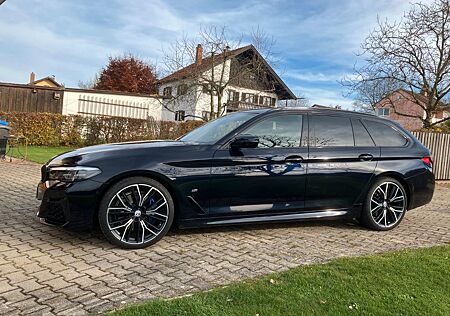 BMW 530d xDrive Touring M-Sport Drive.As.Pr. AHK