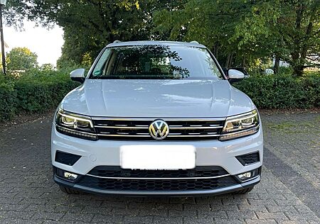 VW Tiguan Volkswagen 2.0 TDI SCR 140kW DSG 4MOTION Highlin...