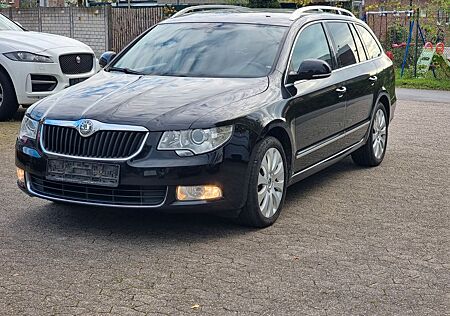 Skoda Superb Combi Elegance 2.Hd Leder Navi AHK usw.