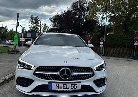 Mercedes-Benz CLA 220 4MATIC DCT AMG Paket