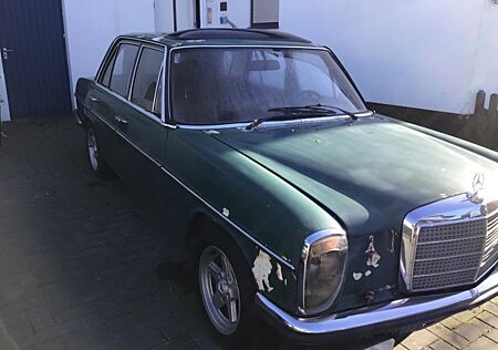 Mercedes-Benz 230 w114 Strich 8