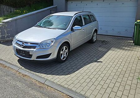 Opel Astra Caravan TÜV Neu Scheckheftgepflegt