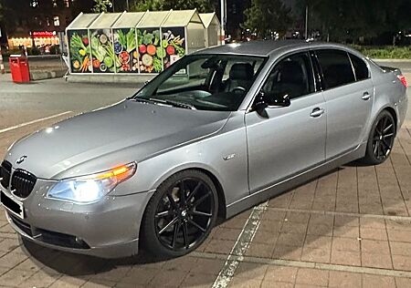 BMW 530i A -