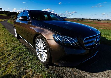 Mercedes-Benz E 220 E 220d T AVANTGARDE Autom. AVANTGARDE