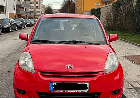Daihatsu Sirion 1.0 CooLine 8 Fach bereift TÜV 05/27