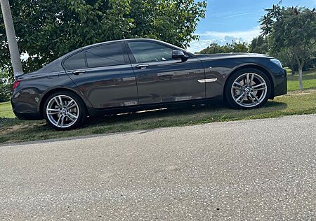 BMW 740d xDrive -M-Paket-sophistograu-SUPER ZUSTAND