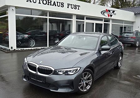 BMW 320d Limousine,LEDER,NAVI,LED,AUTOM,KAMERA,1HAND