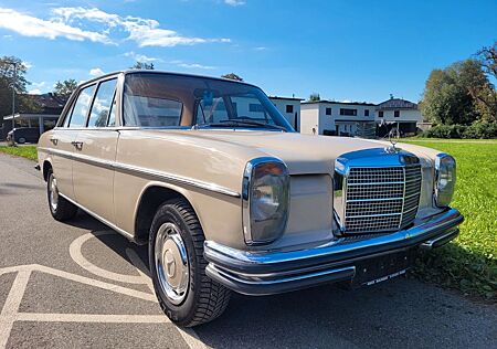 Mercedes-Benz 250 /8 W114