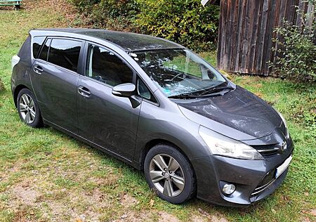 Toyota Verso 2.2l D-CAT Comfort 5-Sitzer SkyView Edition AHK