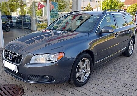 Volvo V70 2.4 D5,Leder,AHK,Scheckheft,2.Hand